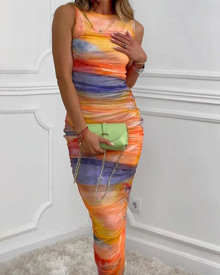 Vestido plisado con cuello redondo y estampado tie dye